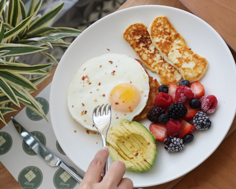 Keto Egg Halloumi Pancake Breakfast With Fruits